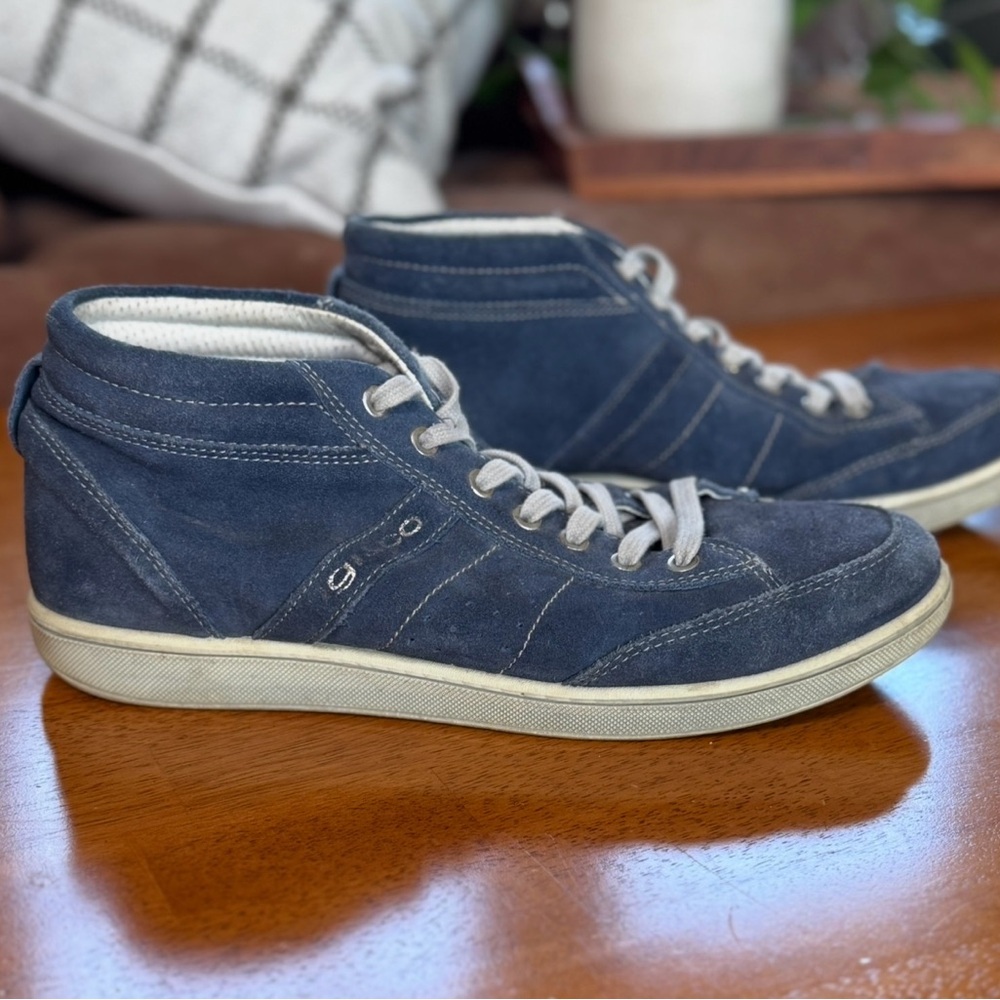 IGI&CO Unisex Blue Suede Sneakers Classic Casual Design Mens Size 9 Women’s 10.5